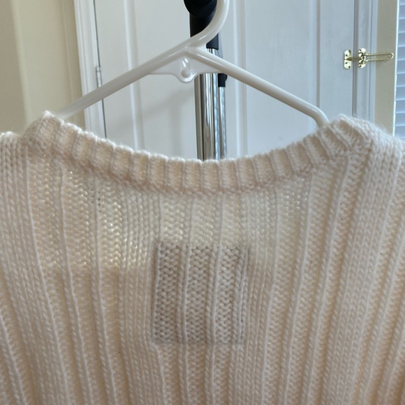 Hollister cream sweater size large - Picture 10 of 13